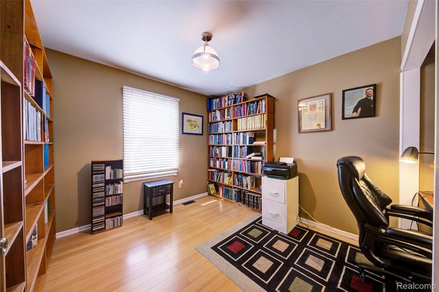 1817 S Pasadena Avenue, York Charter Township, MI 48198