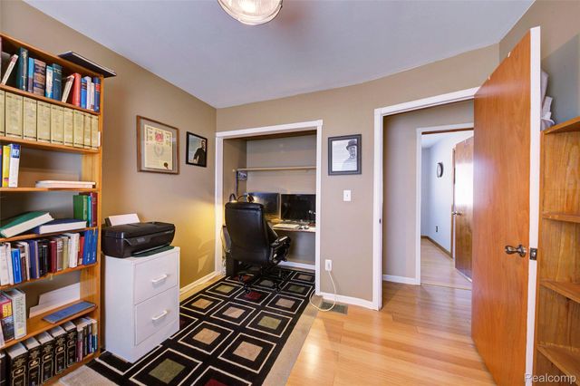 1817 S Pasadena Avenue, York Charter Township, MI 48198