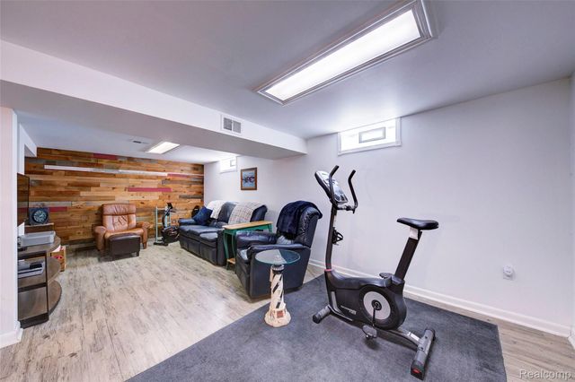 1817 S Pasadena Avenue, York Charter Township, MI 48198