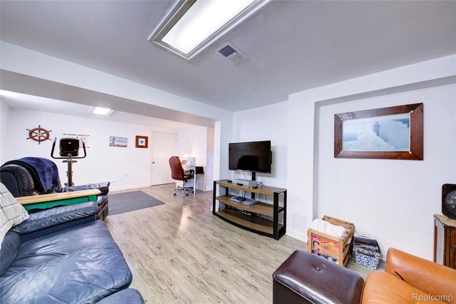 1817 S Pasadena Avenue, York Charter Township, MI 48198