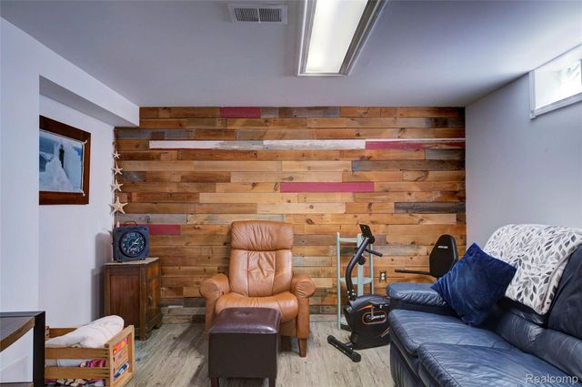 1817 S Pasadena Avenue, York Charter Township, MI 48198