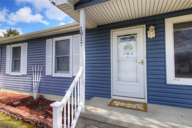 1817 S Pasadena Avenue, York Charter Township, MI 48198