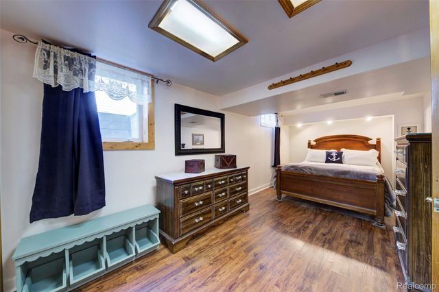 1817 S Pasadena Avenue, York Charter Township, MI 48198