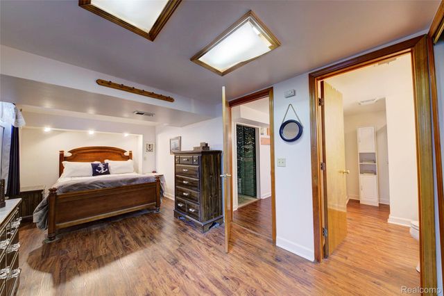 1817 S Pasadena Avenue, York Charter Township, MI 48198