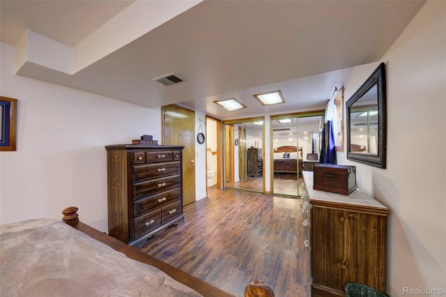 1817 S Pasadena Avenue, York Charter Township, MI 48198