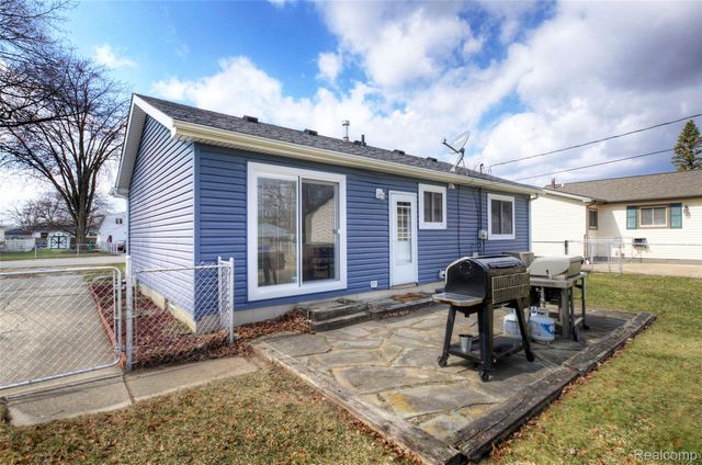 1817 S Pasadena Avenue, York Charter Township, MI 48198