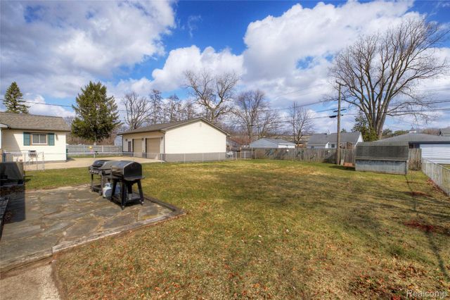 1817 S Pasadena Avenue, York Charter Township, MI 48198