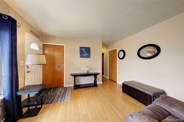 1817 S Pasadena Avenue, York Charter Township, MI 48198