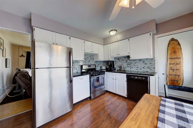 1817 S Pasadena Avenue, York Charter Township, MI 48198