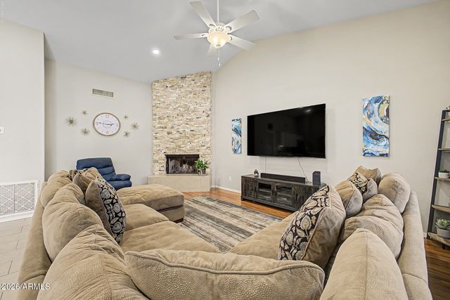 4032 E ROSEMONTE Drive, Phoenix, AZ 85050