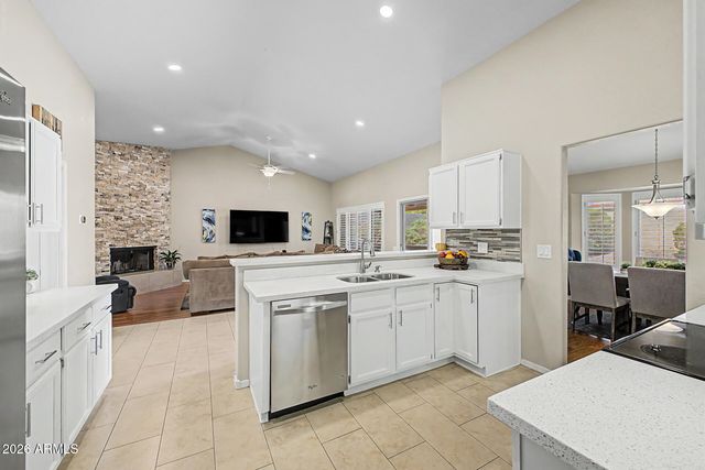 4032 E ROSEMONTE Drive, Phoenix, AZ 85050