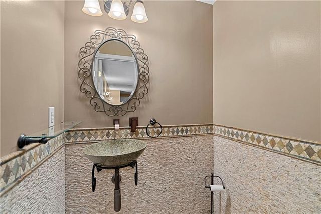 5735 Cottonwood Street, Shawnee, KS 66216