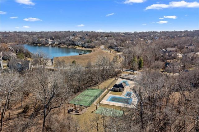 5735 Cottonwood Street, Shawnee, KS 66216