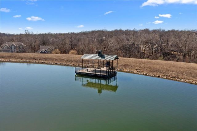 5735 Cottonwood Street, Shawnee, KS 66216