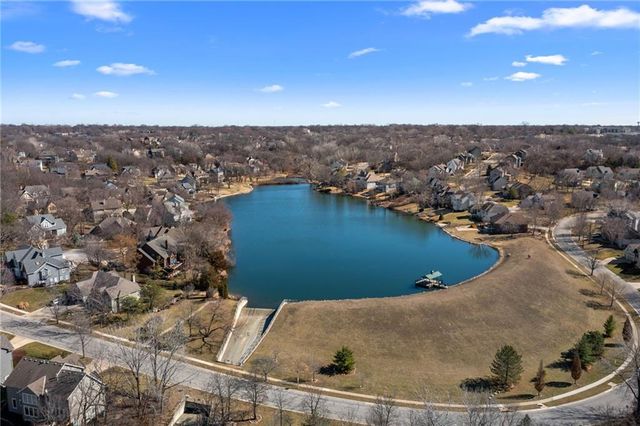 5735 Cottonwood Street, Shawnee, KS 66216