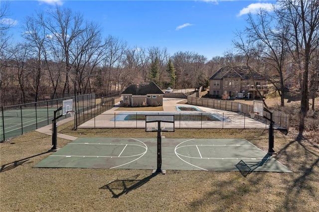 5735 Cottonwood Street, Shawnee, KS 66216