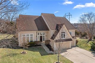 5735 Cottonwood Street, Shawnee, KS 66216