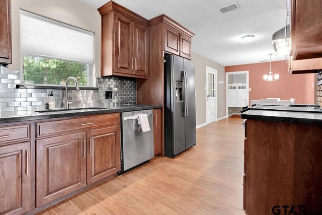 213 Treetop Lane, Hideaway, TX 75771