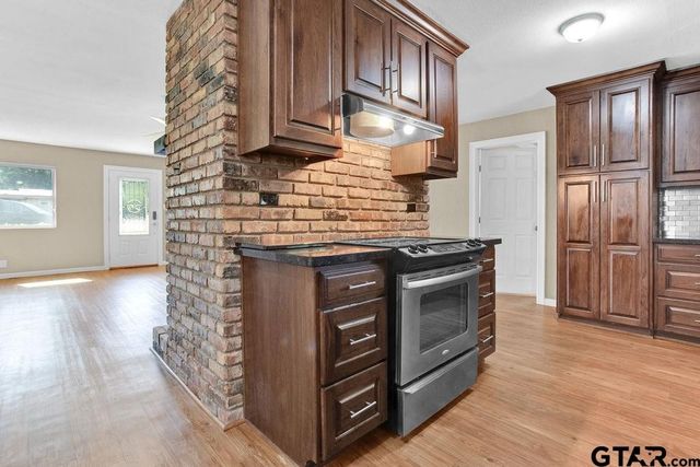 213 Treetop Lane, Hideaway, TX 75771