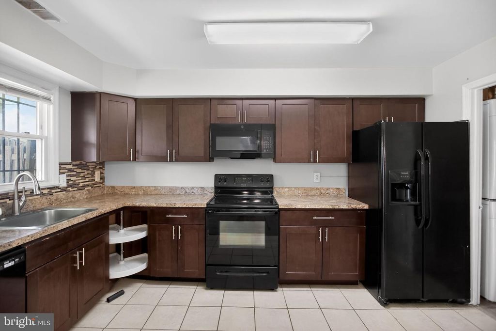 Image 6 of property listing at 11246 KETTERING PL, Upper Marlboro, MD 20774