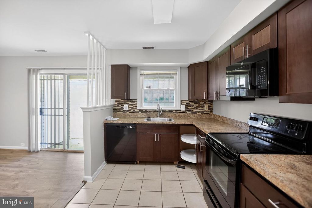 Image 7 of property listing at 11246 KETTERING PL, Upper Marlboro, MD 20774