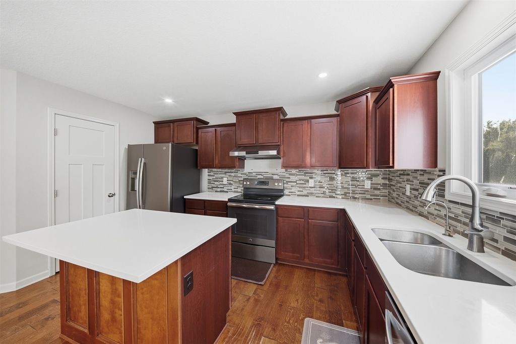Image 9 of property listing at 307 SW 50th Street, Ankeny, IA 50023