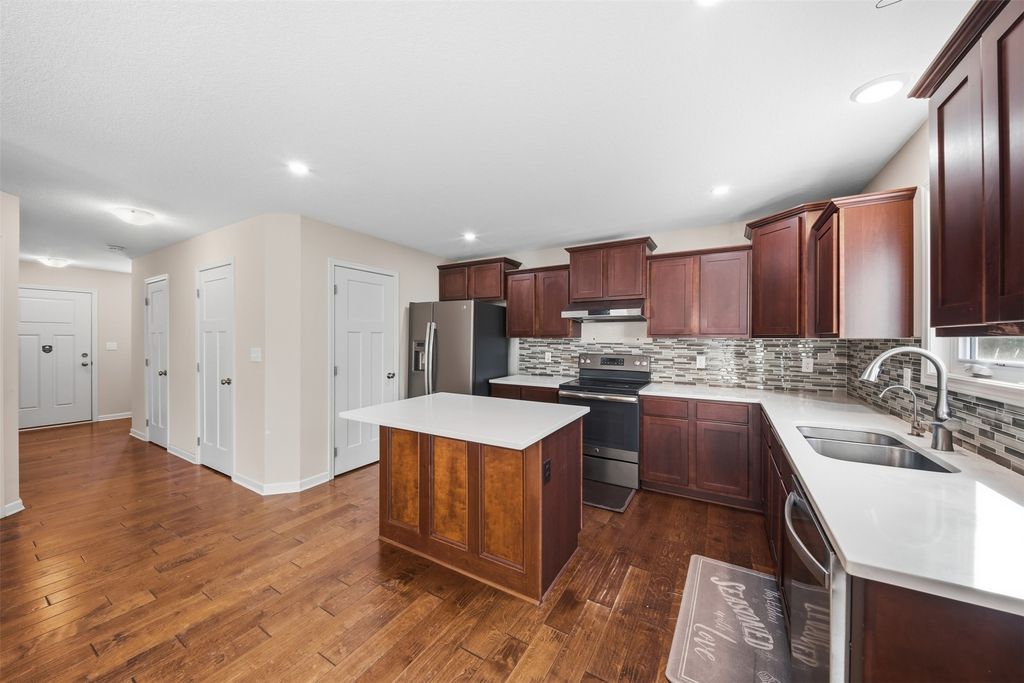 Image 11 of property listing at 307 SW 50th Street, Ankeny, IA 50023