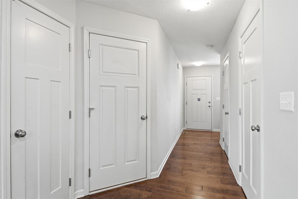 Image 12 of property listing at 307 SW 50th Street, Ankeny, IA 50023