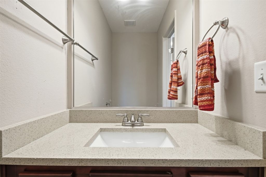 Image 14 of property listing at 307 SW 50th Street, Ankeny, IA 50023