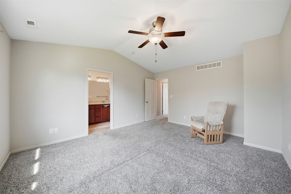 Image 18 of property listing at 307 SW 50th Street, Ankeny, IA 50023