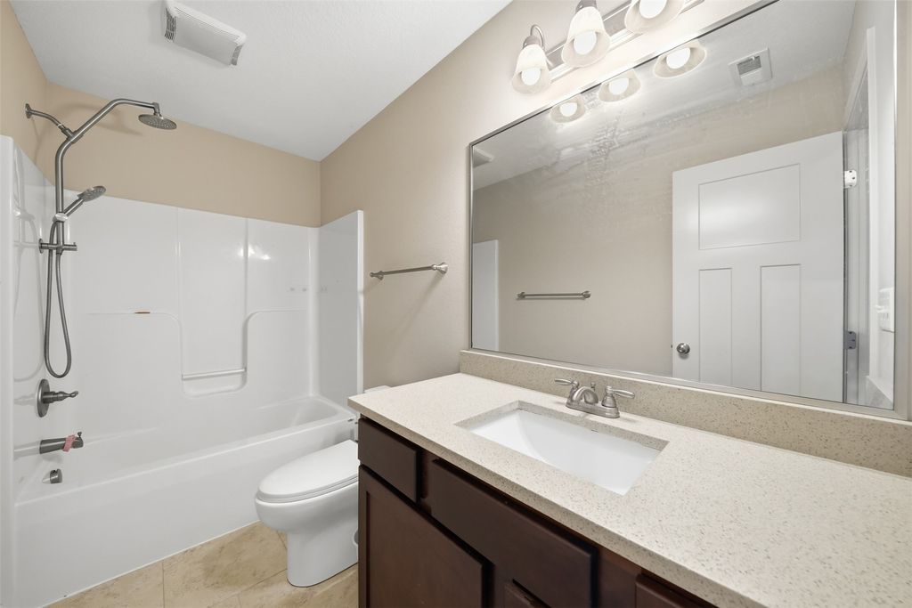Image 26 of property listing at 307 SW 50th Street, Ankeny, IA 50023