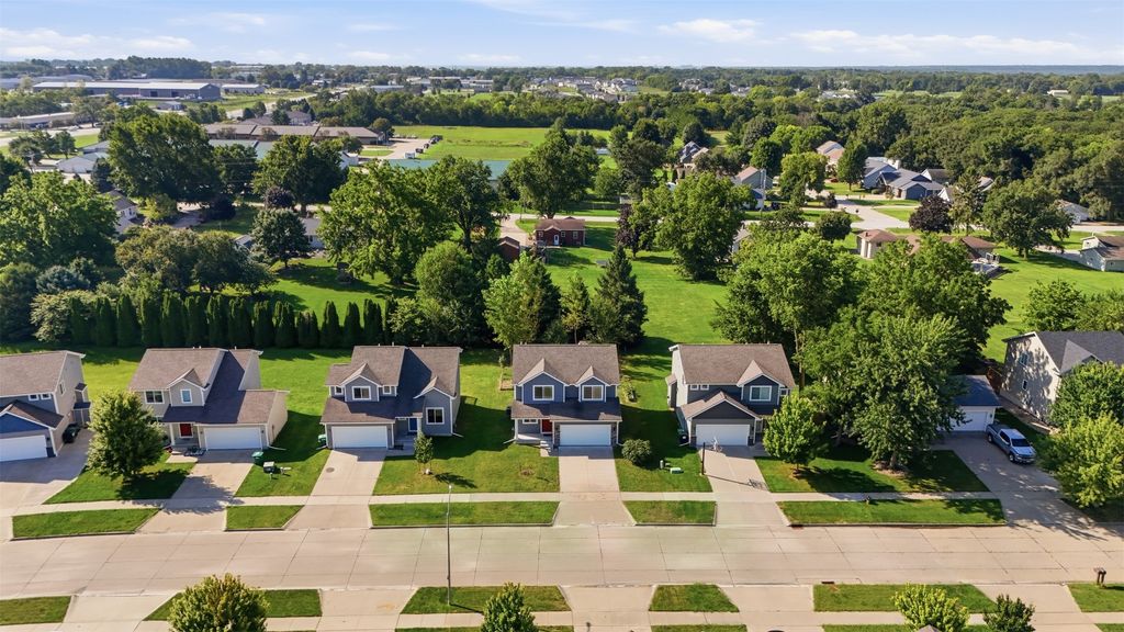 Image 32 of property listing at 307 SW 50th Street, Ankeny, IA 50023