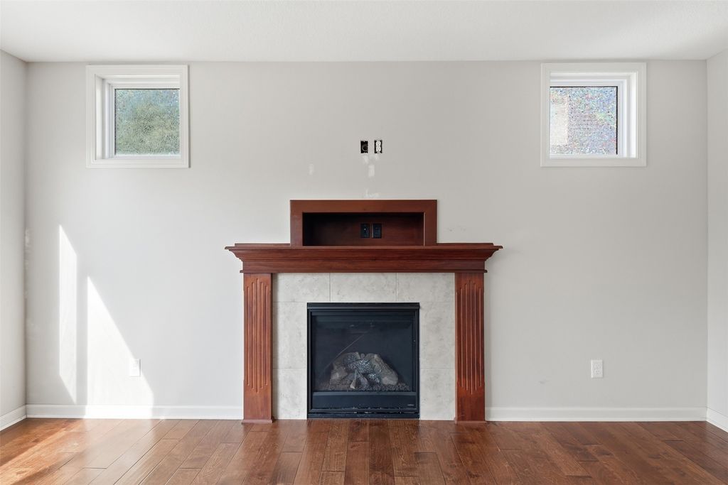 Image 5 of property listing at 307 SW 50th Street, Ankeny, IA 50023