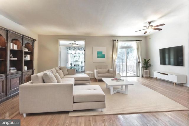 12153 CALDICOT LN, Fairfax, VA 22030