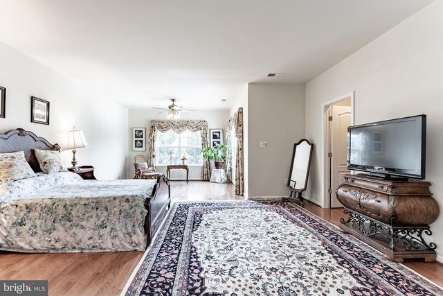 12153 CALDICOT LN, Fairfax, VA 22030