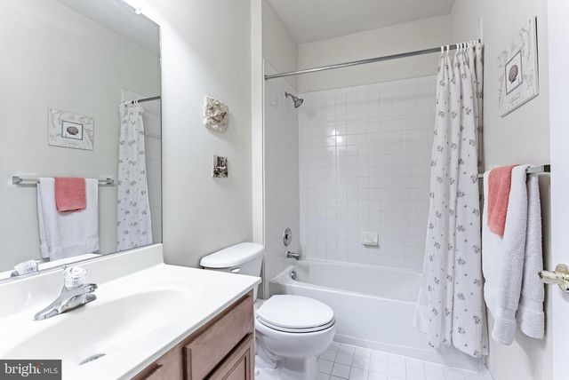 12153 CALDICOT LN, Fairfax, VA 22030