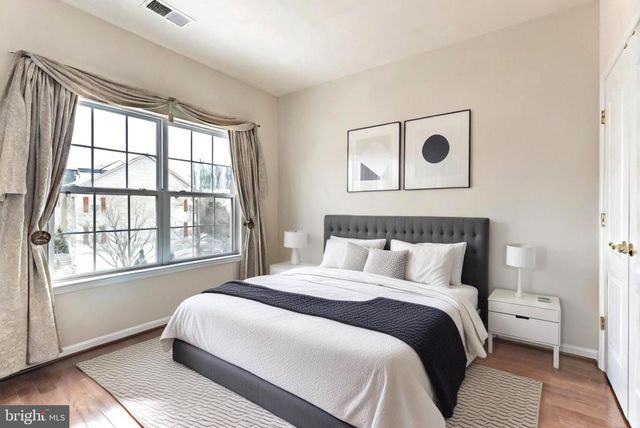 12153 CALDICOT LN, Fairfax, VA 22030