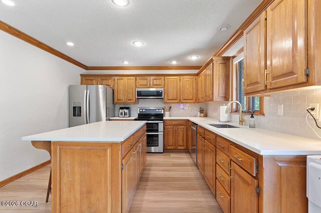 4736 S Stewart Avenue, Springfield, MO 65804