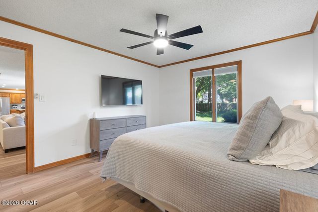 4736 S Stewart Avenue, Springfield, MO 65804
