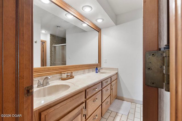 4736 S Stewart Avenue, Springfield, MO 65804