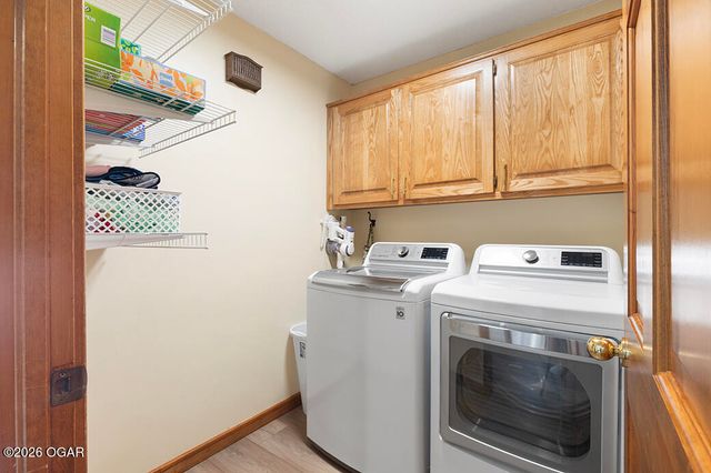 4736 S Stewart Avenue, Springfield, MO 65804
