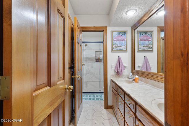 4736 S Stewart Avenue, Springfield, MO 65804