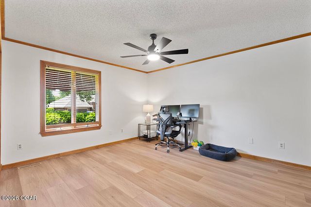 4736 S Stewart Avenue, Springfield, MO 65804