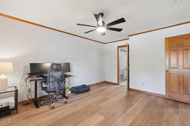 4736 S Stewart Avenue, Springfield, MO 65804