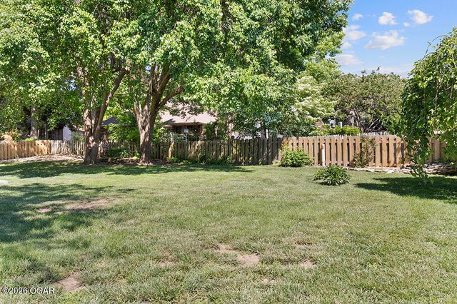 4736 S Stewart Avenue, Springfield, MO 65804