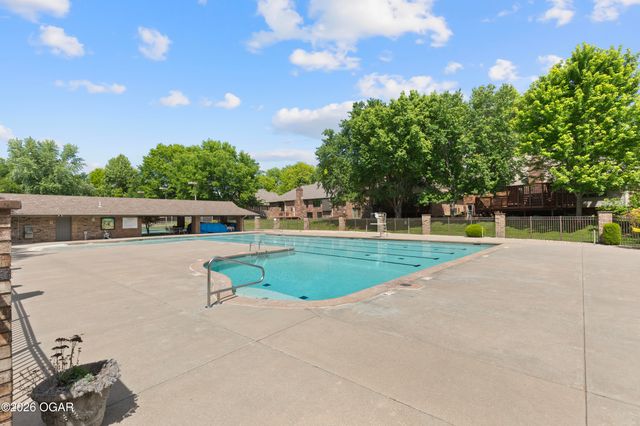 4736 S Stewart Avenue, Springfield, MO 65804
