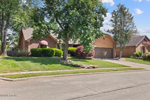4736 S Stewart Avenue, Springfield, MO 65804