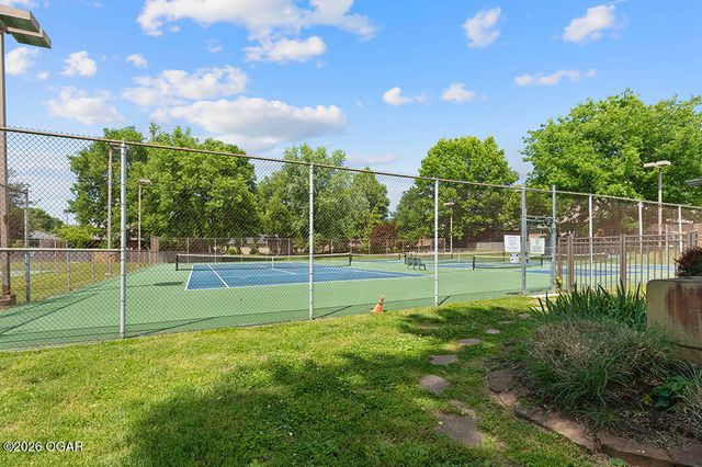 4736 S Stewart Avenue, Springfield, MO 65804