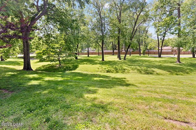 4736 S Stewart Avenue, Springfield, MO 65804