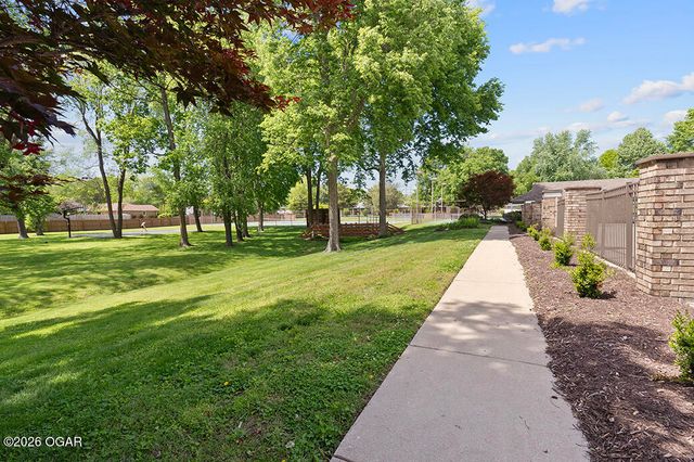4736 S Stewart Avenue, Springfield, MO 65804